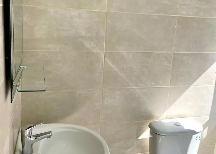 旅馆 Me & 地拉那