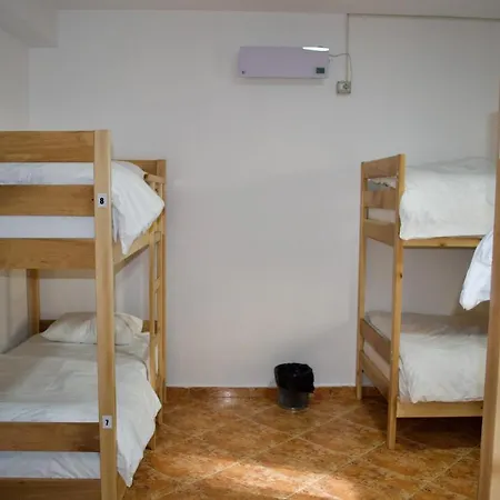 Hostel Me &